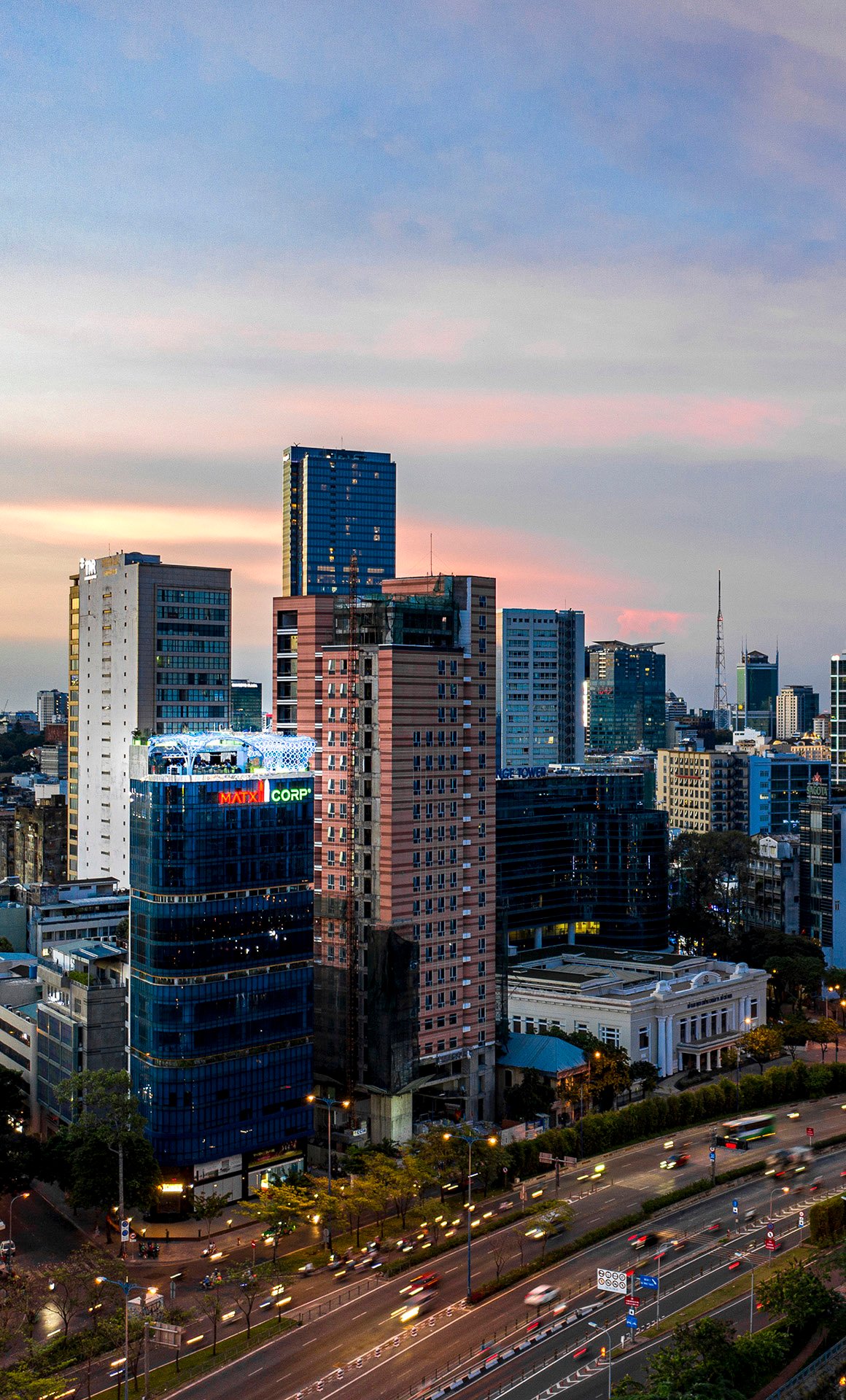 Vietnam; Saigon; Ho Chi Minh; Skybar; Epic; Clouds; architecture; best rooftop; asia; awards; Tomas Osborne; Jose Carlos Oliva; OOOA; OO OA;